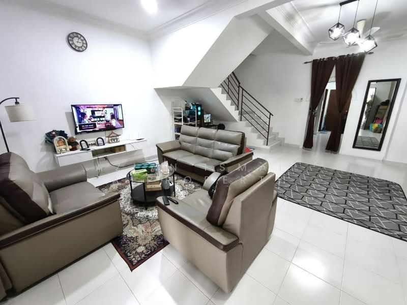 2-storey Terraced House for Sale in Taman Scientex Kulai (Sedenak) - Azlan Ismail aiproperty - Living Room - PropertyGuru.com.my