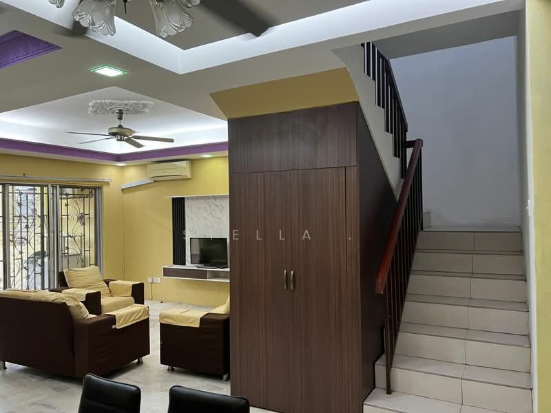 Rumah Teres untuk Dijual di Bandar Country Homes (Rawang) - Stella . - Living Room - PropertyGuru.com.my
