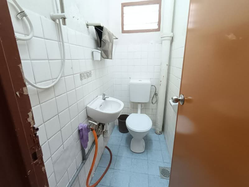 Rumah Teres 2 Tingkat untuk Disewa di Taman Pelangi (Johor Bahru) - Lui Lui - Bathroom - PropertyGuru.com.my