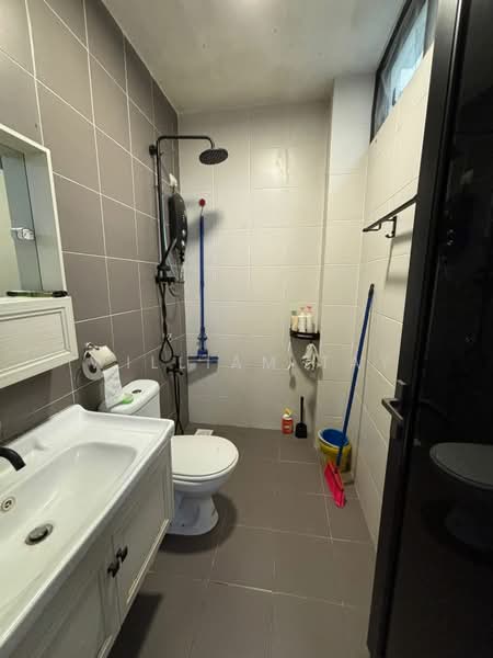 Cluster House for Sale in Taman Sutera Utama (Skudai) - William Tay - Bathroom - PropertyGuru.com.my