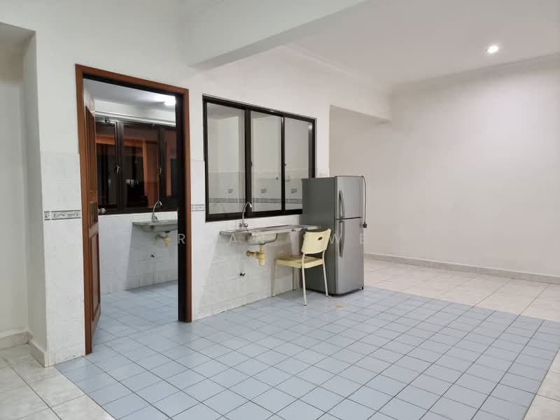 Condominium for Rent at Cyber Heights Villa - Ryan Swe - Kitchen - PropertyGuru.com.my
