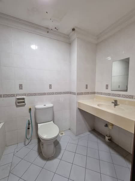 Condominium for Rent at Cyber Heights Villa - Ryan Swe - Bathroom - PropertyGuru.com.my