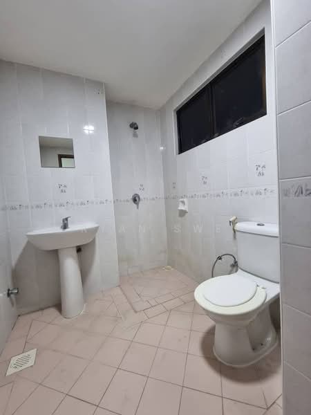 Condominium for Rent at Cyber Heights Villa - Ryan Swe - Bathroom - PropertyGuru.com.my