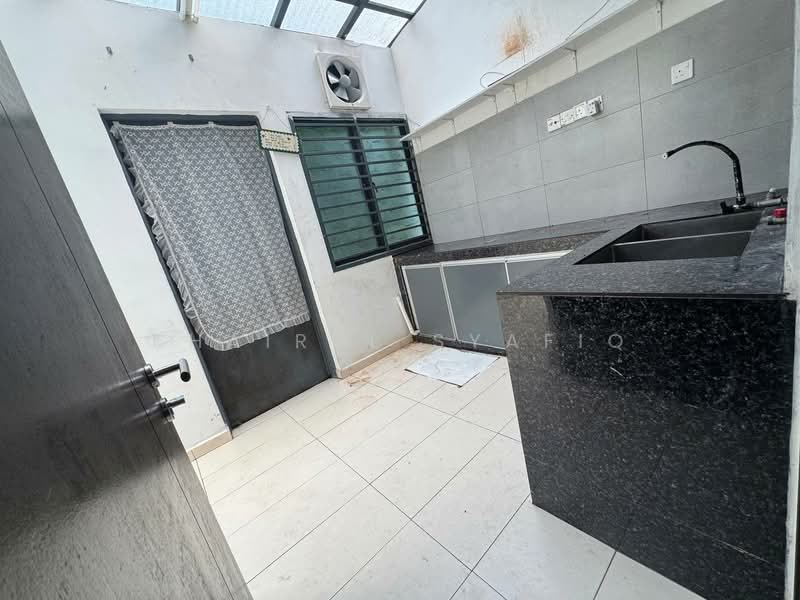 Rumah Teres 2 Tingkat untuk Dijual di Laman Glenmarie (Shah Alam) - Khairul Syafiq - Kitchen - PropertyGuru.com.my