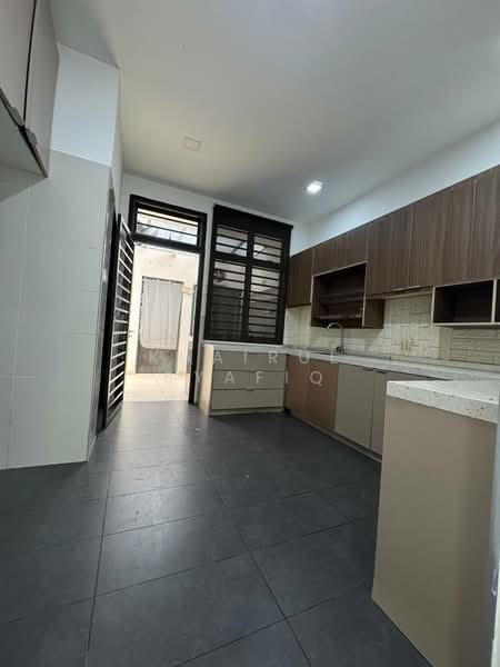 Rumah Teres 2 Tingkat untuk Dijual di Laman Glenmarie (Shah Alam) - Khairul Syafiq - Kitchen - PropertyGuru.com.my