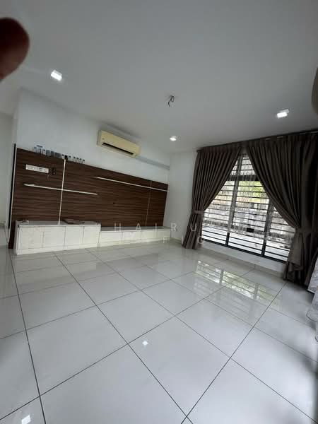 Rumah Teres 2 Tingkat untuk Dijual di Laman Glenmarie (Shah Alam) - Khairul Syafiq - Living Room - PropertyGuru.com.my