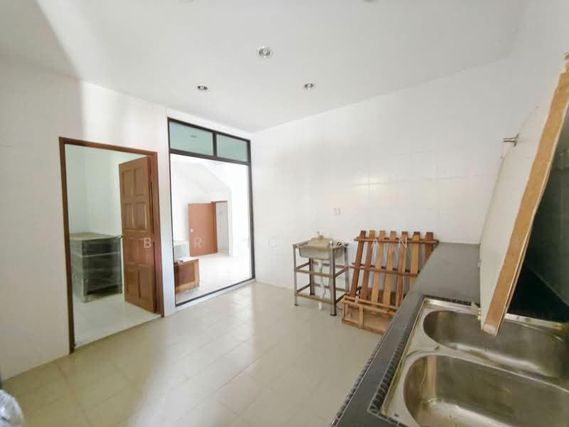 2-storey Terraced House for Sale in Bandar Baru Permas Jaya (Permas Jaya) - Bernice Gan - Kitchen - PropertyGuru.com.my