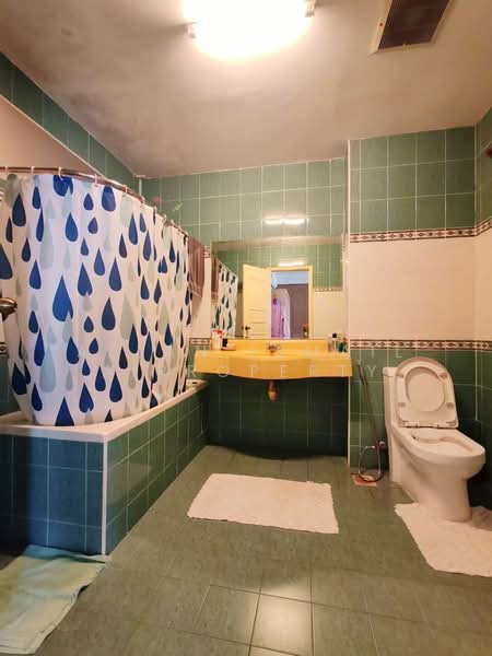 Banglo Pautan untuk Dijual di Taman Putri Kulai (Kulai) - Azlan Ismail aiproperty - Bathroom - PropertyGuru.com.my