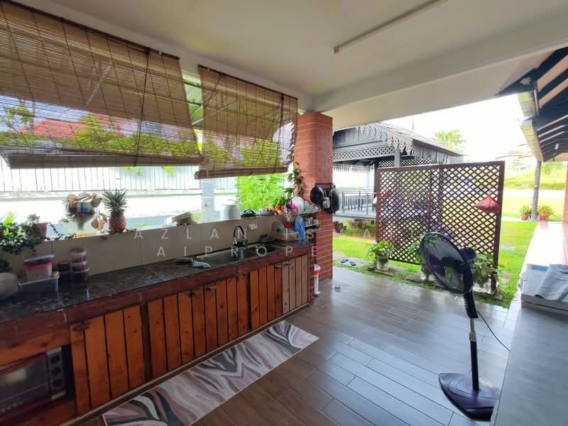 Banglo Pautan untuk Dijual di Taman Putri Kulai (Kulai) - Azlan Ismail aiproperty - Kitchen - PropertyGuru.com.my