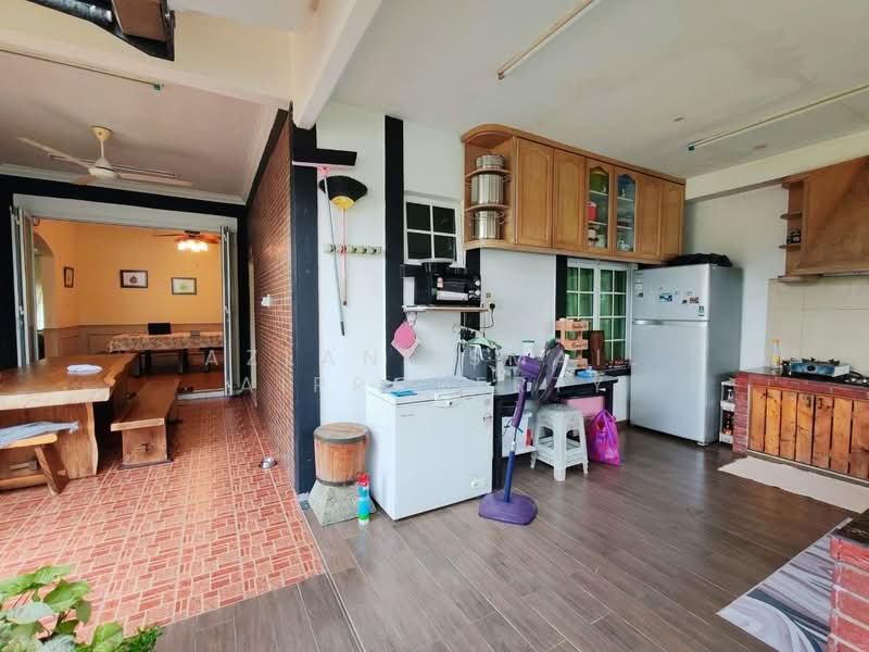 Banglo Pautan untuk Dijual di Taman Putri Kulai (Kulai) - Azlan Ismail aiproperty - Kitchen - PropertyGuru.com.my