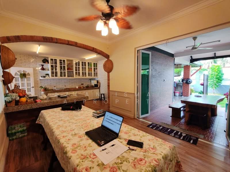 Banglo Pautan untuk Dijual di Taman Putri Kulai (Kulai) - Azlan Ismail aiproperty - Kitchen - PropertyGuru.com.my