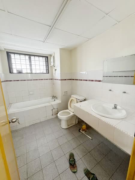 Pangsapuri untuk Disewa di Seri Mutiara Apartment - Bess Wong - Bathroom - PropertyGuru.com.my