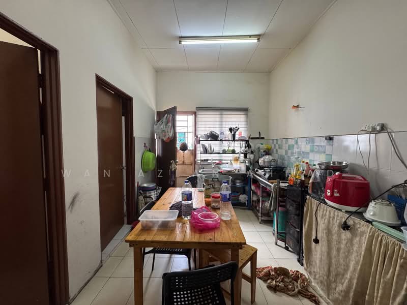 1-storey Terraced House for Sale in Seksyen 30 (Shah Alam) - Wan Azlan Ahmad - Kitchen - PropertyGuru.com.my