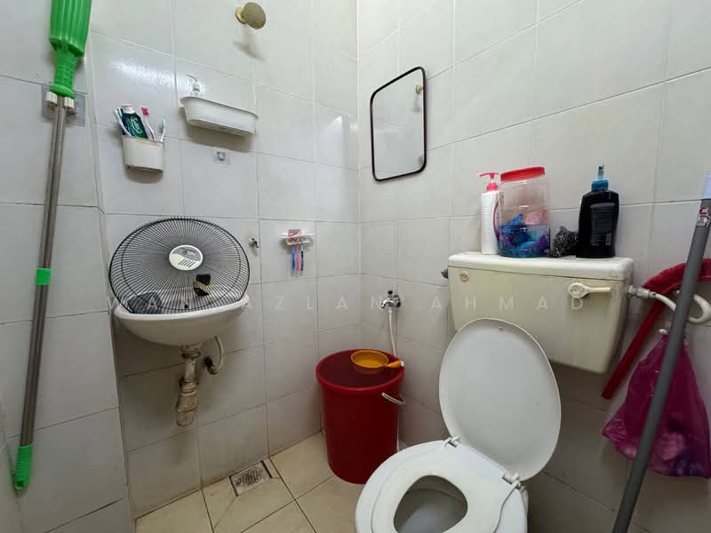1-storey Terraced House for Sale in Seksyen 30 (Shah Alam) - Wan Azlan Ahmad - PropertyGuru.com.my