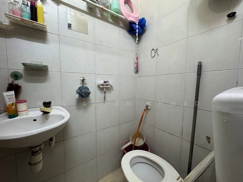 1-storey Terraced House for Sale in Seksyen 30 (Shah Alam) - Wan Azlan Ahmad - PropertyGuru.com.my