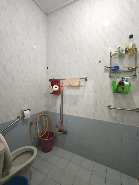 Rumah Teres 2 Tingkat untuk Dijual di Taman Pelangi Indah (Ulu Tiram) - Jason Tan - Bathroom - PropertyGuru.com.my