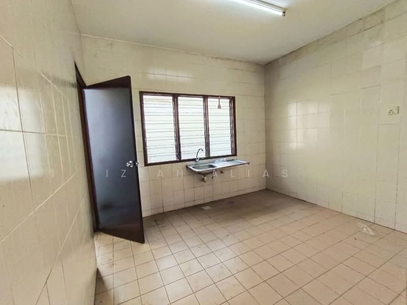 2-storey Terraced House for Sale in Bukit Kemuning (Shah Alam) - Izzah Alias - Kitchen - PropertyGuru.com.my