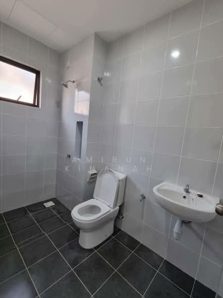 Townhouse for Rent in Eco Grandeur (Puncak Alam) - Amirun Kinanah - Bathroom - PropertyGuru.com.my