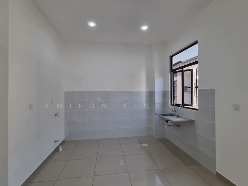 Townhouse for Rent in Eco Grandeur (Puncak Alam) - Amirun Kinanah - Kitchen - PropertyGuru.com.my