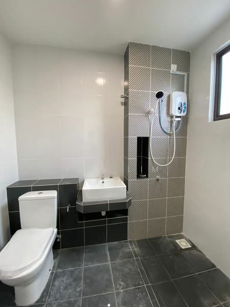 Rumah Teres 2 Tingkat untuk Disewa di Shah Alam (Selangor) - Bill Lim - Bathroom - PropertyGuru.com.my