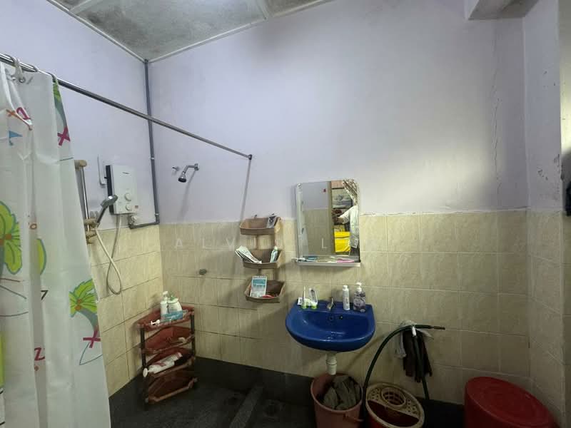 Rumah Teres untuk Dijual di Bandar Mahkota Cheras (Cheras) - Alvis Lim - Bathroom - PropertyGuru.com.my