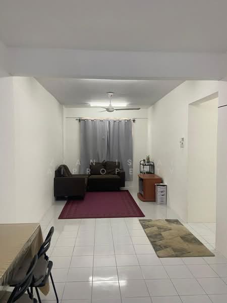Apartment for Sale at Pangsapuri Pulai Mutiara - Azlan Ismail aiproperty - Living Room - PropertyGuru.com.my