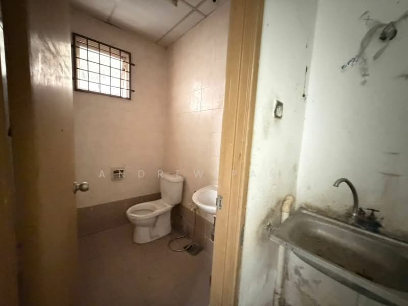 Shop / Office for Rent in Kota Damansara (Selangor) - Andrew Pang - Bathroom - PropertyGuru.com.my