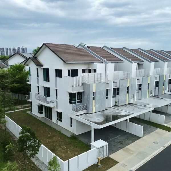 3-storey Terraced House for Sale in Bandar Tropicana Aman (Telok Panglima Garang) - Zaimah Zamri - Exterior - PropertyGuru.com.my