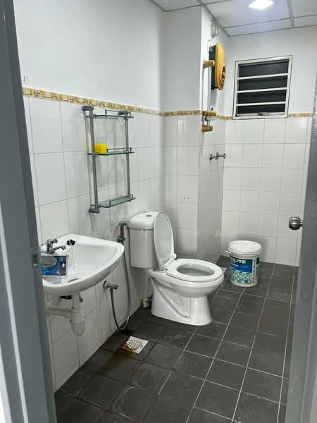 Kondominium untuk Dijual di Casa Idaman - Elaine Yap - Bathroom - PropertyGuru.com.my