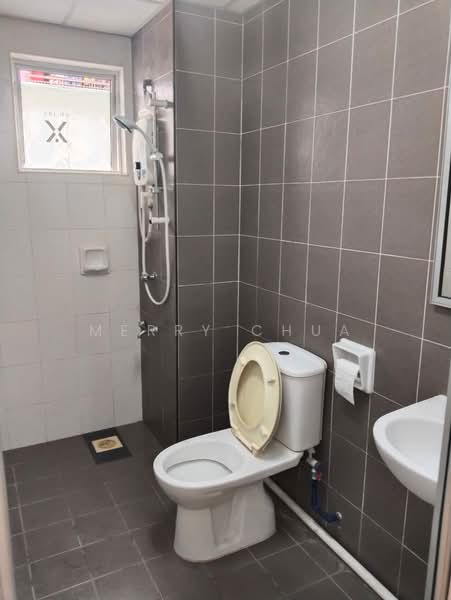 Servis Apartment untuk Disewa di SuriaMas Suites - Merry Chua - Bathroom - PropertyGuru.com.my