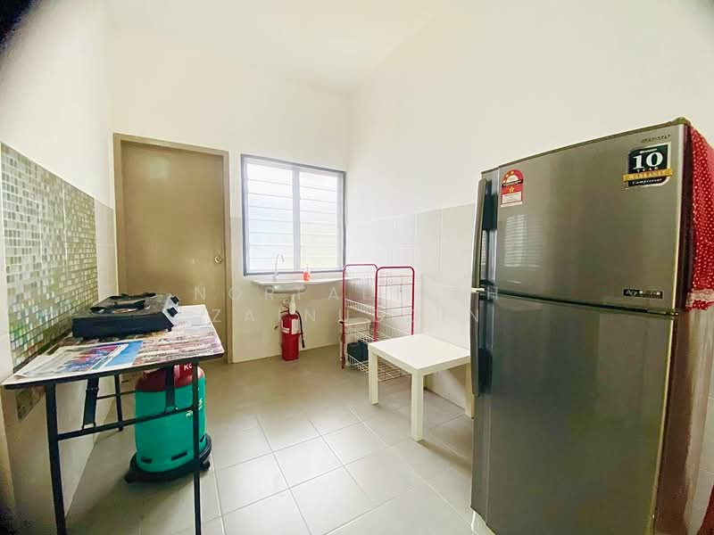 Semi-Detached House for Sale in Shah Alam (Selangor) - NORFADILAH ZAINUDDIN - Kitchen - PropertyGuru.com.my