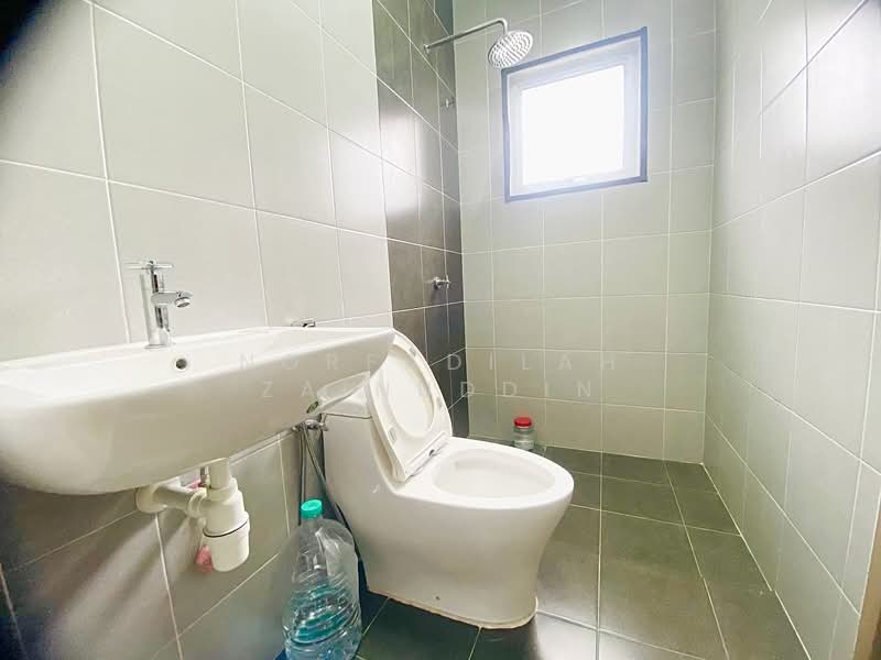Semi-Detached House for Sale in Shah Alam (Selangor) - NORFADILAH ZAINUDDIN - Bathroom - PropertyGuru.com.my