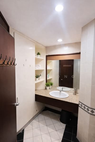 Kondominium untuk Dijual di Riana Green Condominium - Sean Yong - Bathroom - PropertyGuru.com.my