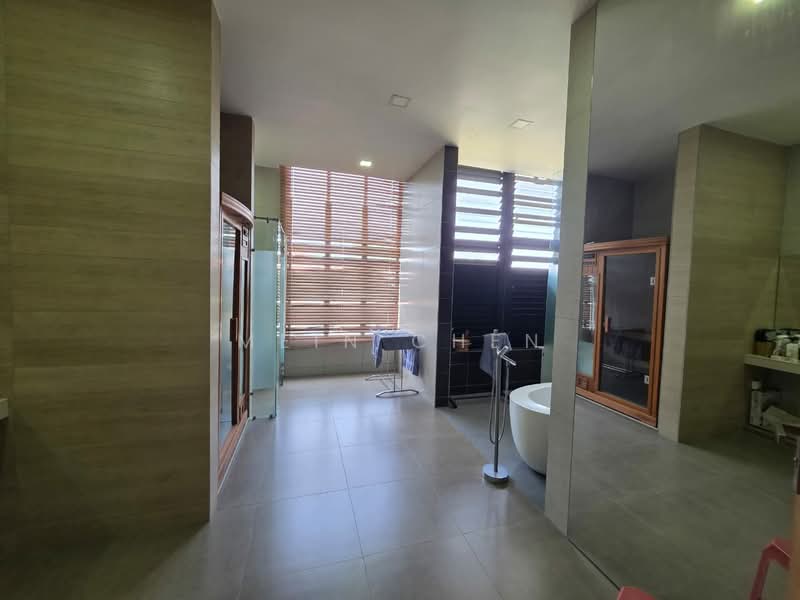 Bungalow House for Sale in Saujana Impian (Kajang) - Mein Chen - Bathroom - PropertyGuru.com.my
