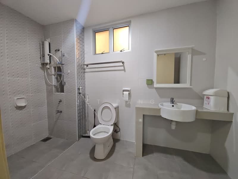 Servis Apartment untuk Dijual di Austin Suites (Permata Austin) - Jet Pang - Bathroom - PropertyGuru.com.my