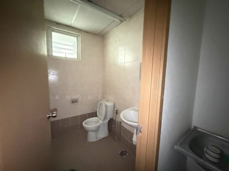 Shop / Office for Rent in Kota Damansara (Selangor) - Andrew Pang - Bathroom - PropertyGuru.com.my