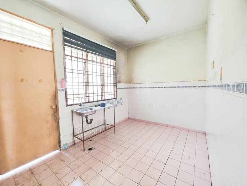 Semi-Detached House for Sale in Taman Megah Ria (Masai) - Bernice Gan - Kitchen - PropertyGuru.com.my