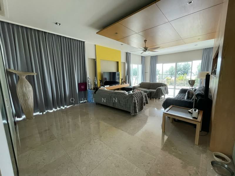 Kondominium untuk Dijual di 11 Gurney Drive - Quinn Beh - Living Room - PropertyGuru.com.my