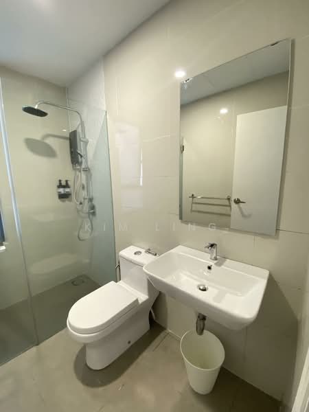 Servis Apartment untuk Disewa di Continew - Kim Ling - Master Bathroom - PropertyGuru.com.my