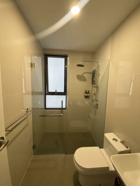 Servis Apartment untuk Disewa di Continew - Kim Ling - Master Bathroom - PropertyGuru.com.my