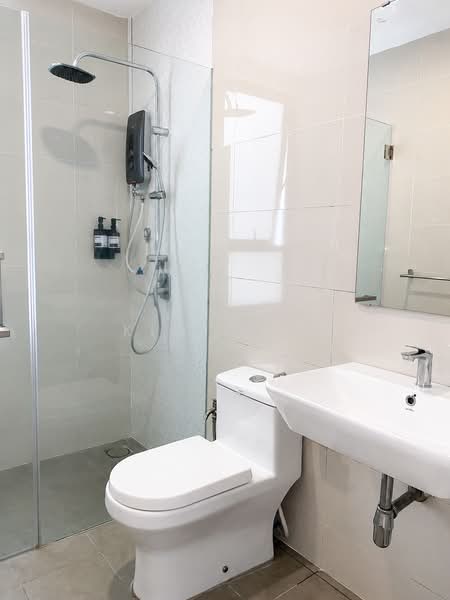 Servis Apartment untuk Disewa di Continew - Kim Ling - Master Bathroom - PropertyGuru.com.my