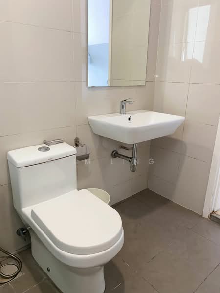 Servis Apartment untuk Disewa di Continew - Kim Ling - Master Bathroom - PropertyGuru.com.my