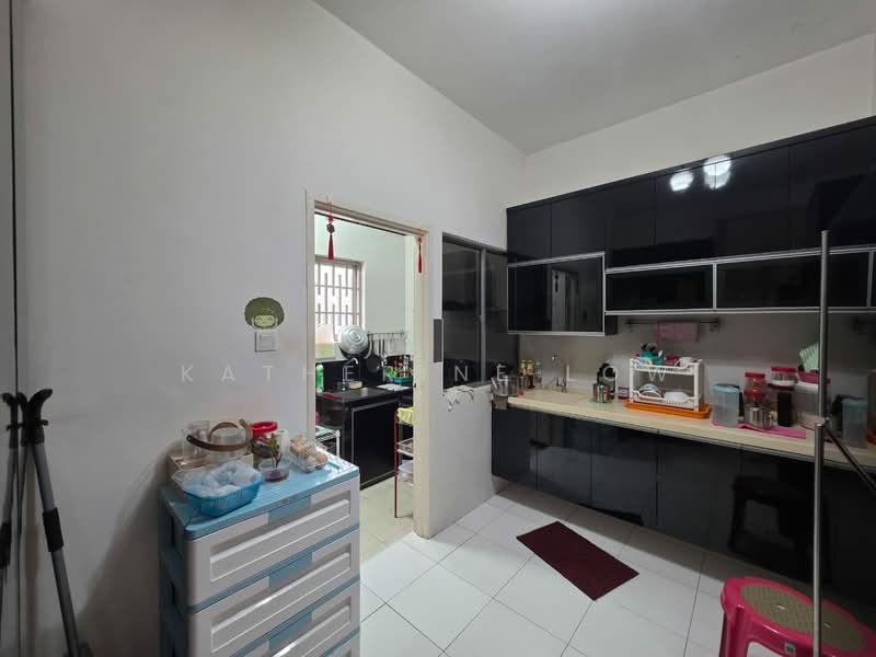 Rumah Teres 2 Tingkat untuk Dijual di Setia Tropika (Johor Bahru) - Katherine Low - Kitchen - PropertyGuru.com.my