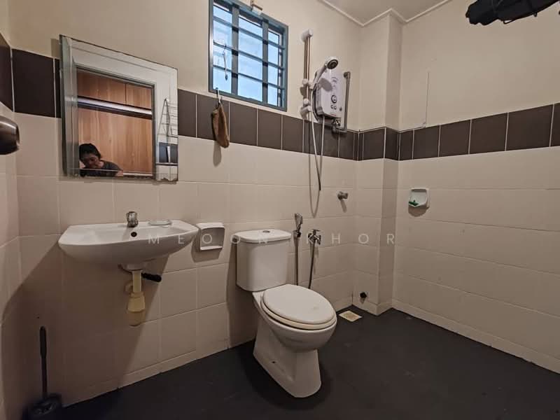 2-storey Terraced House for Rent in Taman Kundang Jaya (Rawang) - Meoon Khor - Bathroom - PropertyGuru.com.my