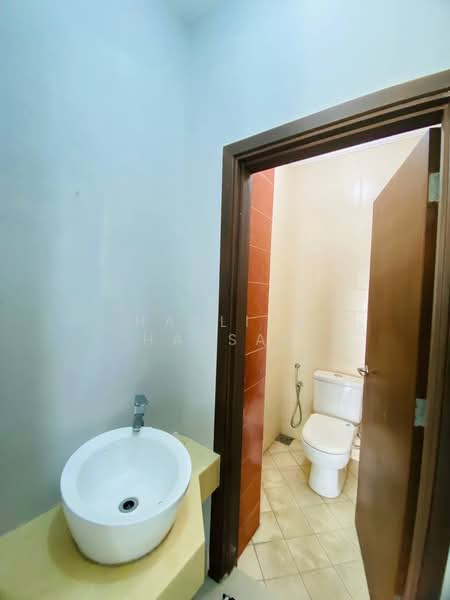 Semi-Detached House for Sale in Shah Alam (Selangor) - Hasliza Hassan - Bathroom - PropertyGuru.com.my