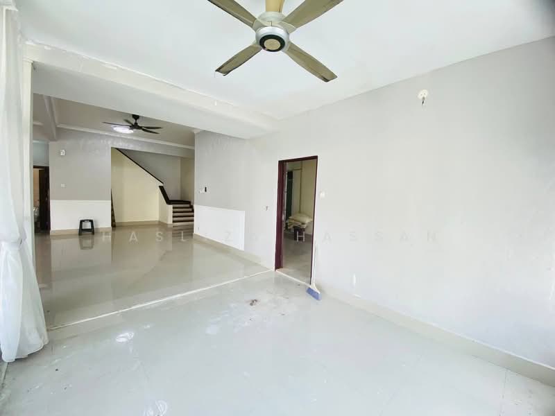 Semi-Detached House for Sale in Shah Alam (Selangor) - Hasliza Hassan - Living Room - PropertyGuru.com.my