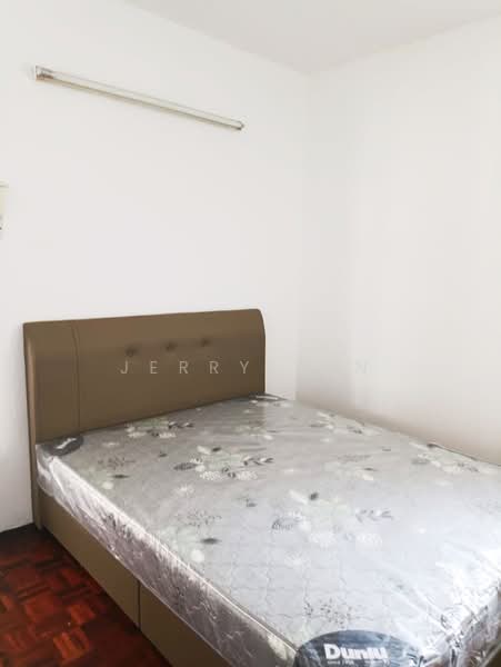 Pangsapuri untuk Disewa di Taman Lip Sin Block 37 - Jerry Tan - Bedroom - PropertyGuru.com.my