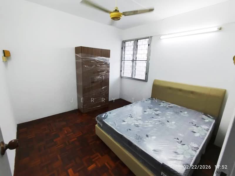 Pangsapuri untuk Disewa di Taman Lip Sin Block 37 - Jerry Tan - Bedroom - PropertyGuru.com.my