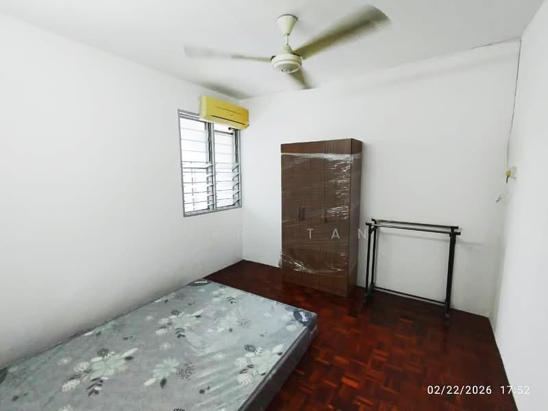 Pangsapuri untuk Disewa di Taman Lip Sin Block 37 - Jerry Tan - Bedroom - PropertyGuru.com.my