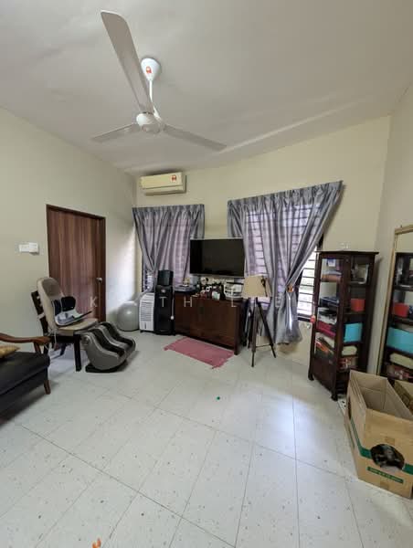 Rumah Teres 1 Tingkat untuk Dijual di Taman Teluk Gedung Indah (Klang) - Keith Liew - Living Room - PropertyGuru.com.my